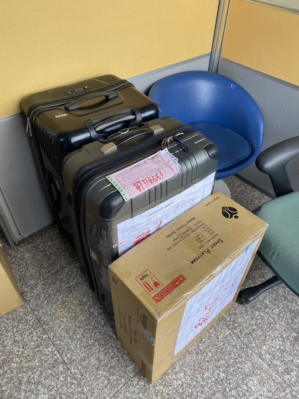 a Taiwanese family’s decision to emigrate to the United States and their experience using a professional international moving company (Ship2TW) to safely relocate their household belongings across the Pacific. The estimated cost of an international move from Taiwan to the U.S. in a 40-foot shipping container is approximately US $10,000 including Shipping a piano by sea.